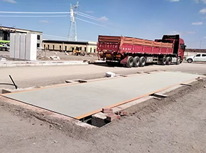 宏大爆破工程集團(tuán)承建新疆哈密項(xiàng)目100噸地磅